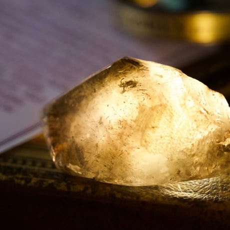 〈暗闇を照らすセントエルモの火〉スーパーセブン（R）ハーフポリッシュ特大原石