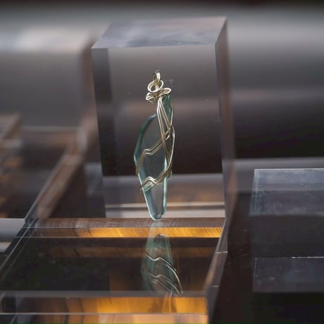 〈ルーツを思い出し愛と調和を生きる〉【アクアレムリア　シルバー925製ワイヤーラップ　ハイグレード　大きめペンダント】　１