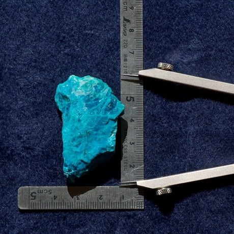 〈愛と受容で自由な人生創造〉【ジェムシリカ、珪孔雀石（けいくじゃくせき）/クリソコラ・クォーツ】 ドゥルージー入りミディ原石