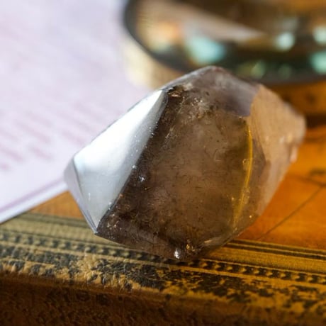 〈暗闇を照らすセントエルモの火〉スーパーセブン（R）ハーフポリッシュ特大原石