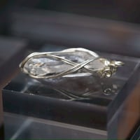 〈宇宙由来の光を地球で放つ〉【超希少　星の種水晶　シルバー925 製ワイヤーラップ　大きめサイズ　ペンダント】  3
