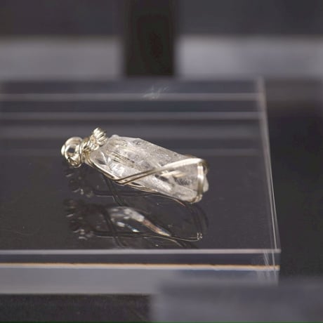 〈宇宙由来の光を地球で放つ〉【超希少　星の種水晶　シルバー925 製ワイヤーラップ　大きめサイズ　ペンダント】  3