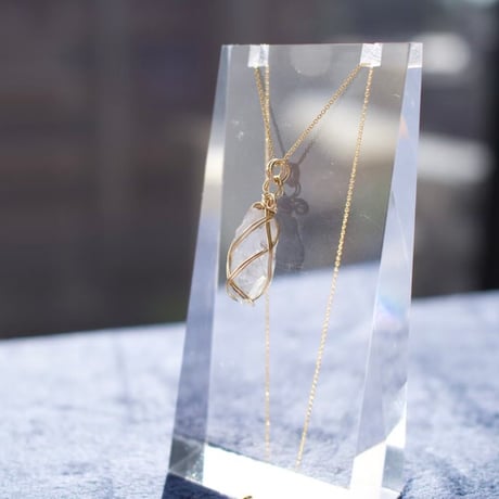 〈宇宙由来の光を地球で放つ〉【超希少　星の種水晶　14KGF 製ワイヤーラップ　中サイズ　ペンダント】
