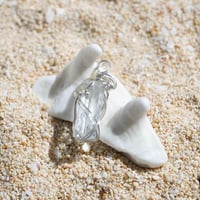 〈天使の愛と真実の愛のパートナーシップ〉【アクアマリン・ジェムグレード結晶】シルバー925ワイヤーラップ  小さめペンダント （１）