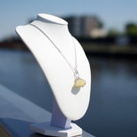 〈ポジティブマインド〉イエローダンビュライト・シルバー製ワイヤーラップ　ペンダント