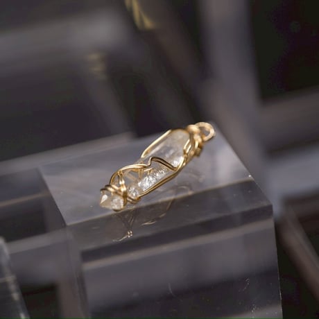 〈宇宙由来の光を地球で放つ〉【超希少　星の種水晶　14KGF 製ワイヤーラップ　大きめサイズ　ペンダント】  6