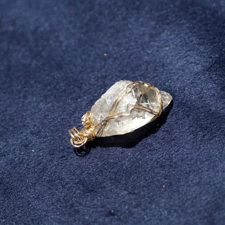 〈黄金のアバンダンスと調和〉超希少【ヒデナイトシトリン】１４KGF ワイヤーラップ　小さめペンダント