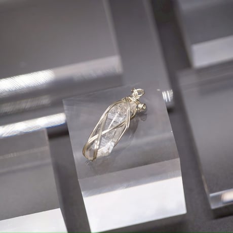 〈宇宙由来の光を地球で放つ〉【超希少　星の種水晶　シルバー925 製ワイヤーラップ　大きめサイズ　ペンダント】  3