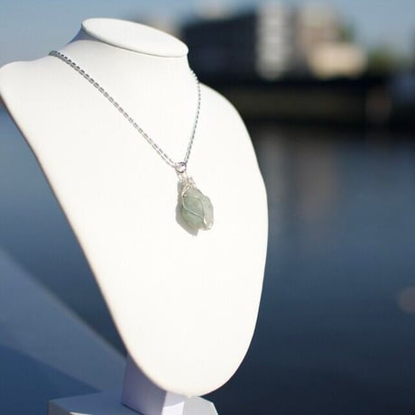 〈すべてと一体になる平穏感覚〉パパゴアイト・シルバー製ワイヤーラップペンダント