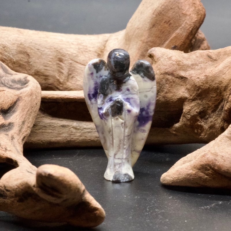 ホワイトジェイド エンジェル 天使 カーヴィング 天然石 ヒーリング