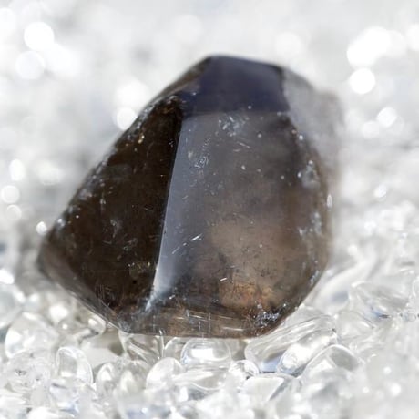 〈暗闇を照らすセントエルモの火〉スーパーセブン（R）ハーフポリッシュ特大原石