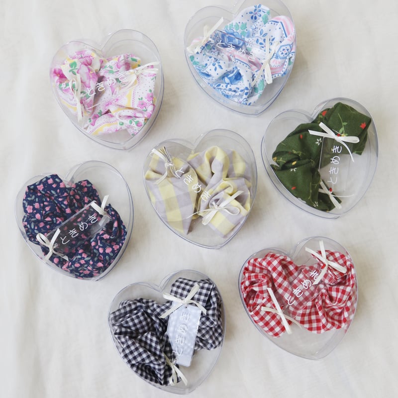 futatsukukuri ”ときめきシュシュ”(文字白) | kotobatofuku