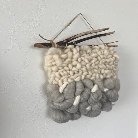 weaving tapestry
