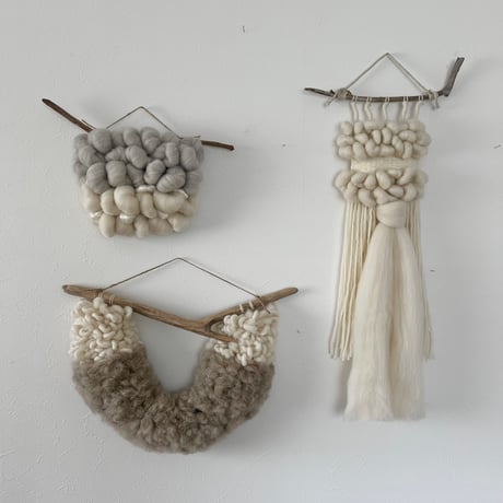 weaving tapestry