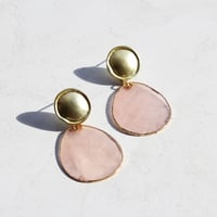 ピンクシェルピアス