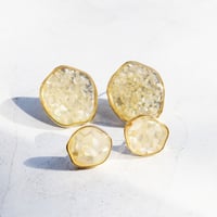 ゴールドシェルピアス