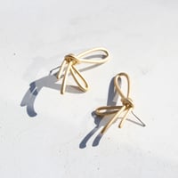 リボンノットピアス