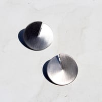 シルバーのまんまるピアス