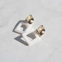 ホワイトスクエアピアス