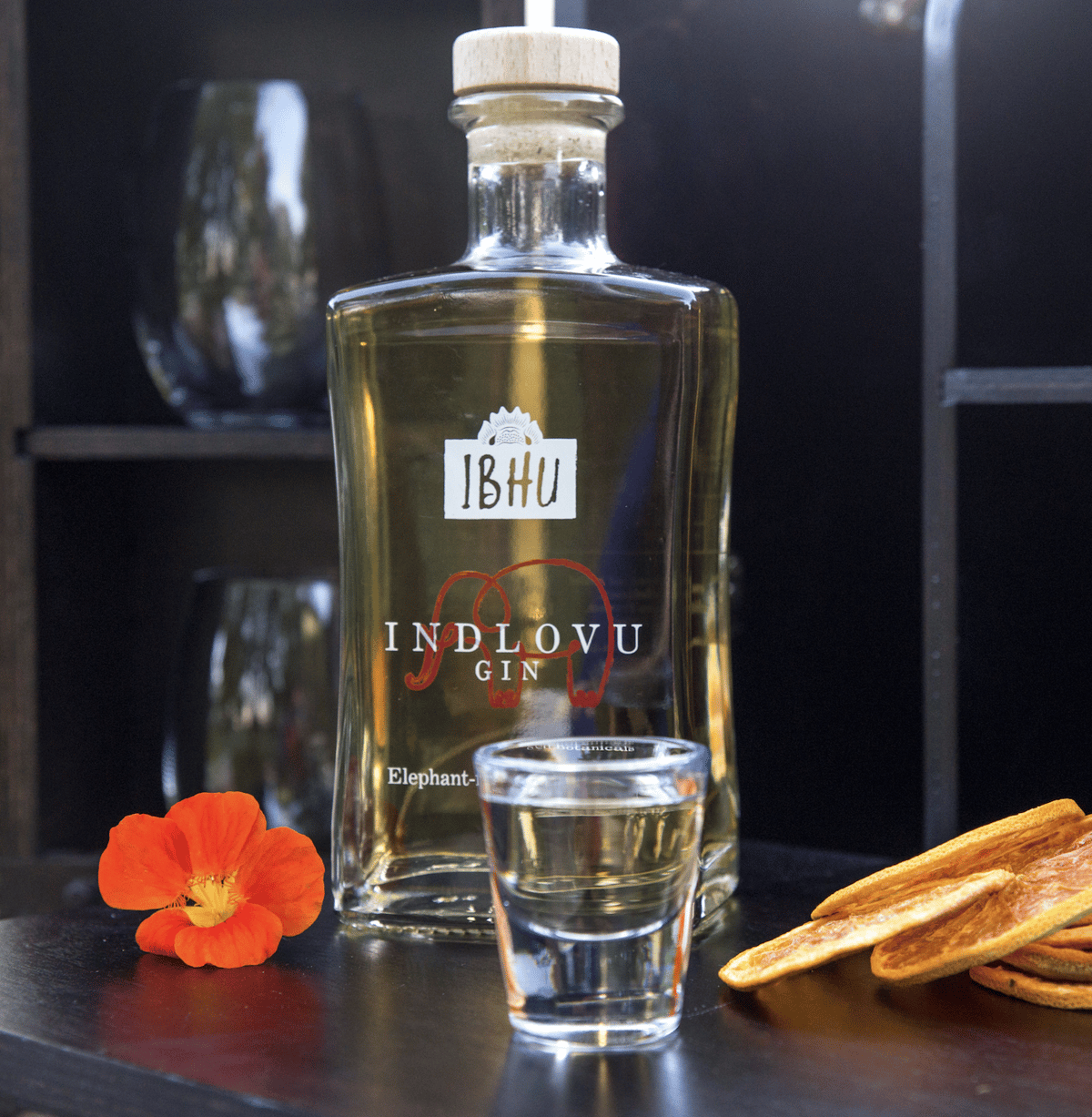 ジンINDLOVU ピンクジン 750ml　最新入荷／送料無料 寄付付き「新品」 ジンINDLOVU ピンクジン 750ml 最新入荷／送料無料 寄付付き