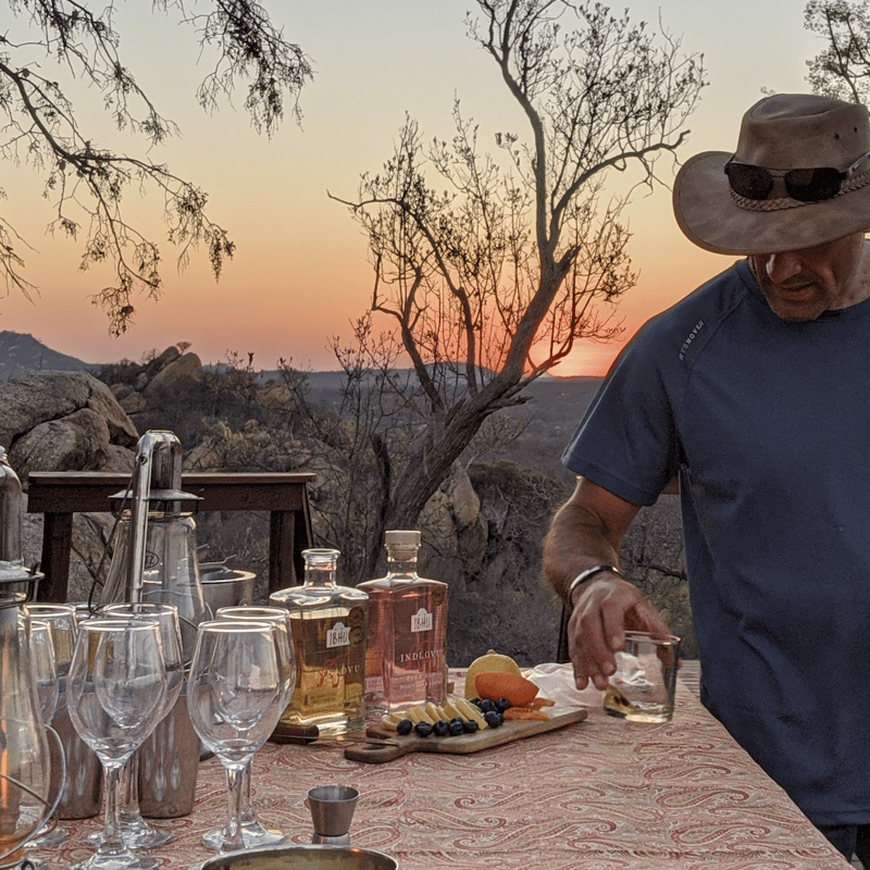 ジンINDLOVU ピンクジン 750ml　最新入荷／送料無料 寄付付き「新品」 ジンINDLOVU ピンクジン 750ml 最新入荷／送料無料 寄付付き