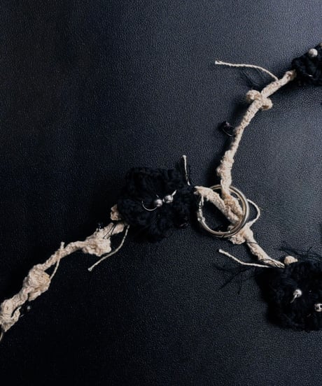 ぐるぐるFlower choker  モノトーン