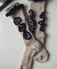 hole flower socks  camel