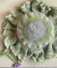 Smooth tulip hat