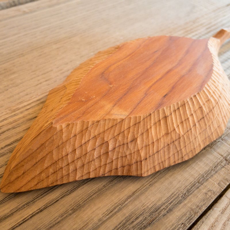 葉っぱ形木皿 (中) / イチイ | woodplaza's STORE