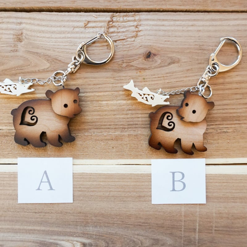 アイヌ文様 クマと鮭のキーホルダー | woodplaza's STORE