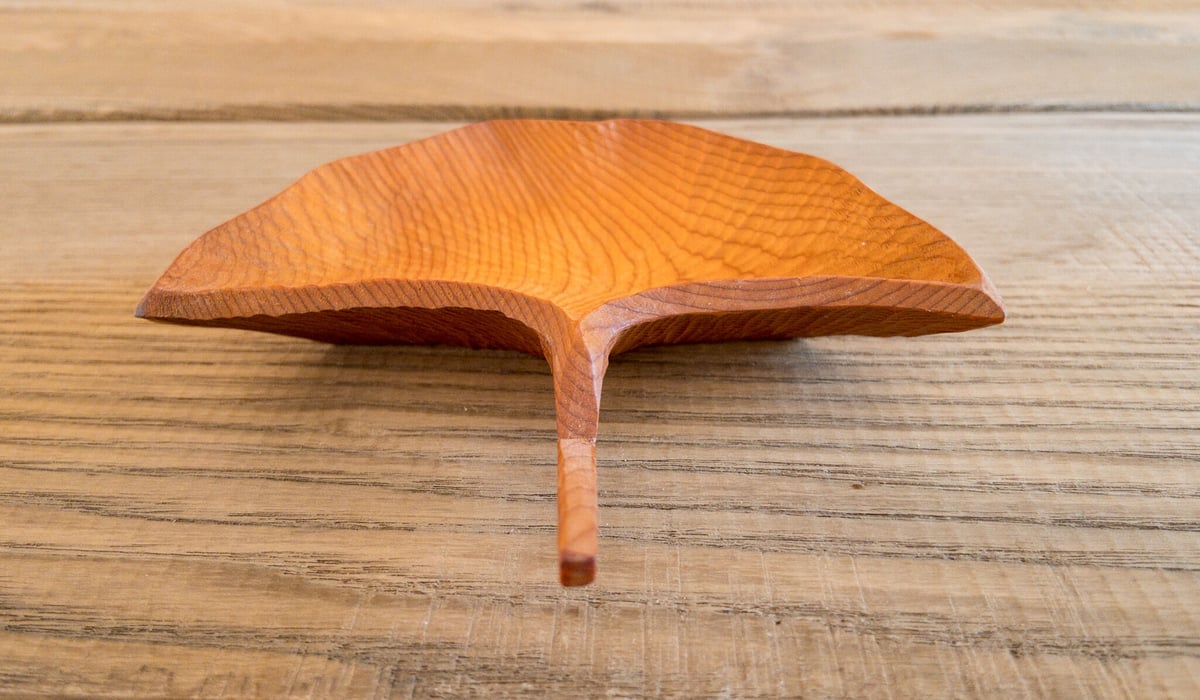 木製台(いちょう) イチョウ葉形木皿 / イチイ | woodplaza's STORE