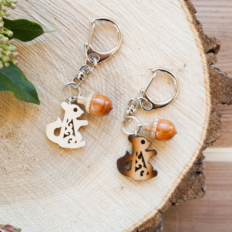 アイヌ文様 リスとどんぐりのキーホルダー | woodplaza's STORE