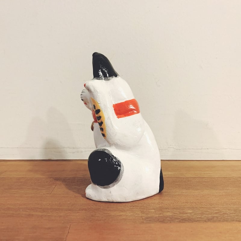 坊ノ谷土人形『招き猫』 | 象々の郷土玩具