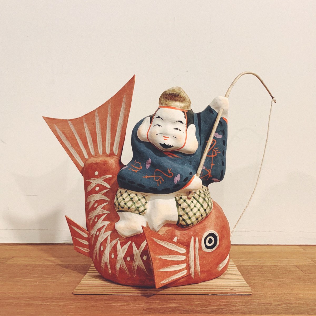 三春張子の『鯛乗り恵比寿』 | 象々の郷土玩具