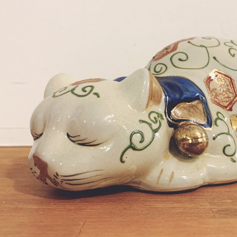 伊万里焼『眠り猫・亀甲唐草』 | 象々の郷土玩具 伊万里焼『眠り猫・亀甲唐草』 | 象々の郷土玩具