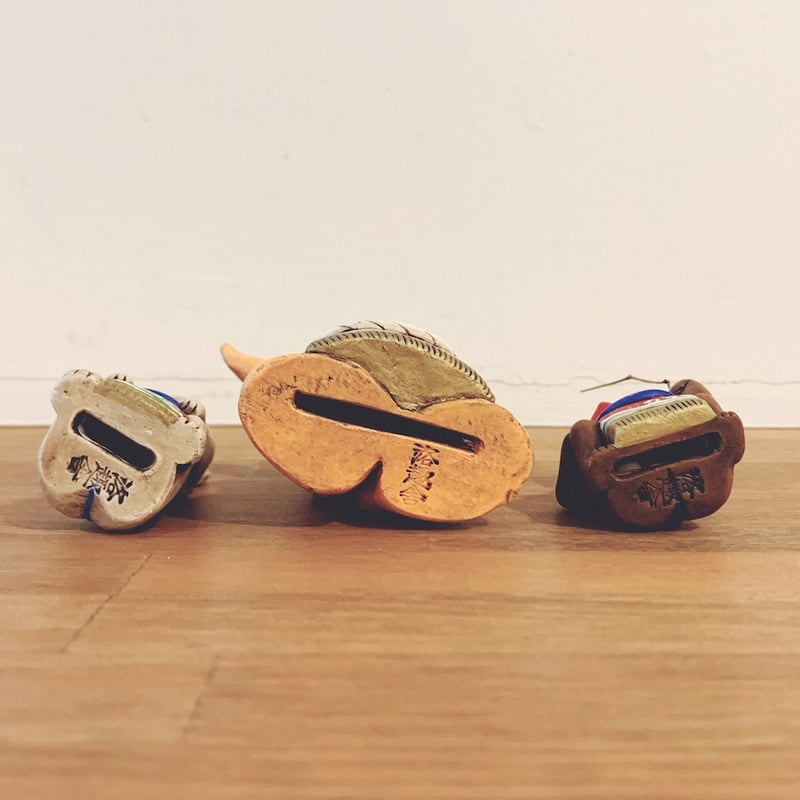 民芸品  兎3匹  土人形  猿の腰掛け 台付き 洛趣舎『金太郎・うさぎ・猿』土鈴3点 | 象々の郷土玩具