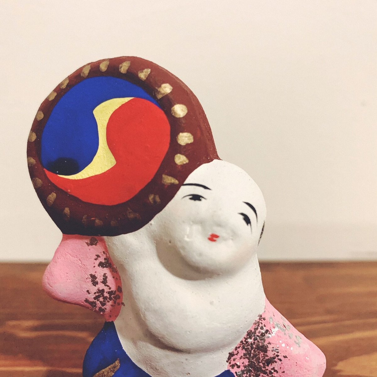 高山土人形の『太鼓担ぎ』 | 象々の郷土玩具