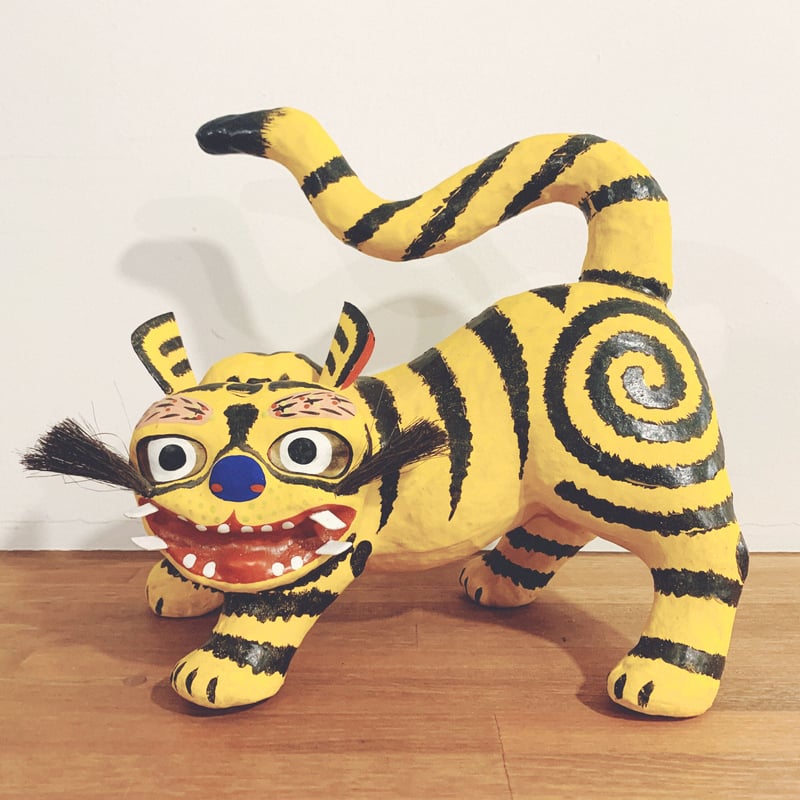 三春張子の『腰高虎』 | 象々の郷土玩具