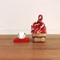 伊万里焼『眠り猫・亀甲唐草』 | 象々の郷土玩具