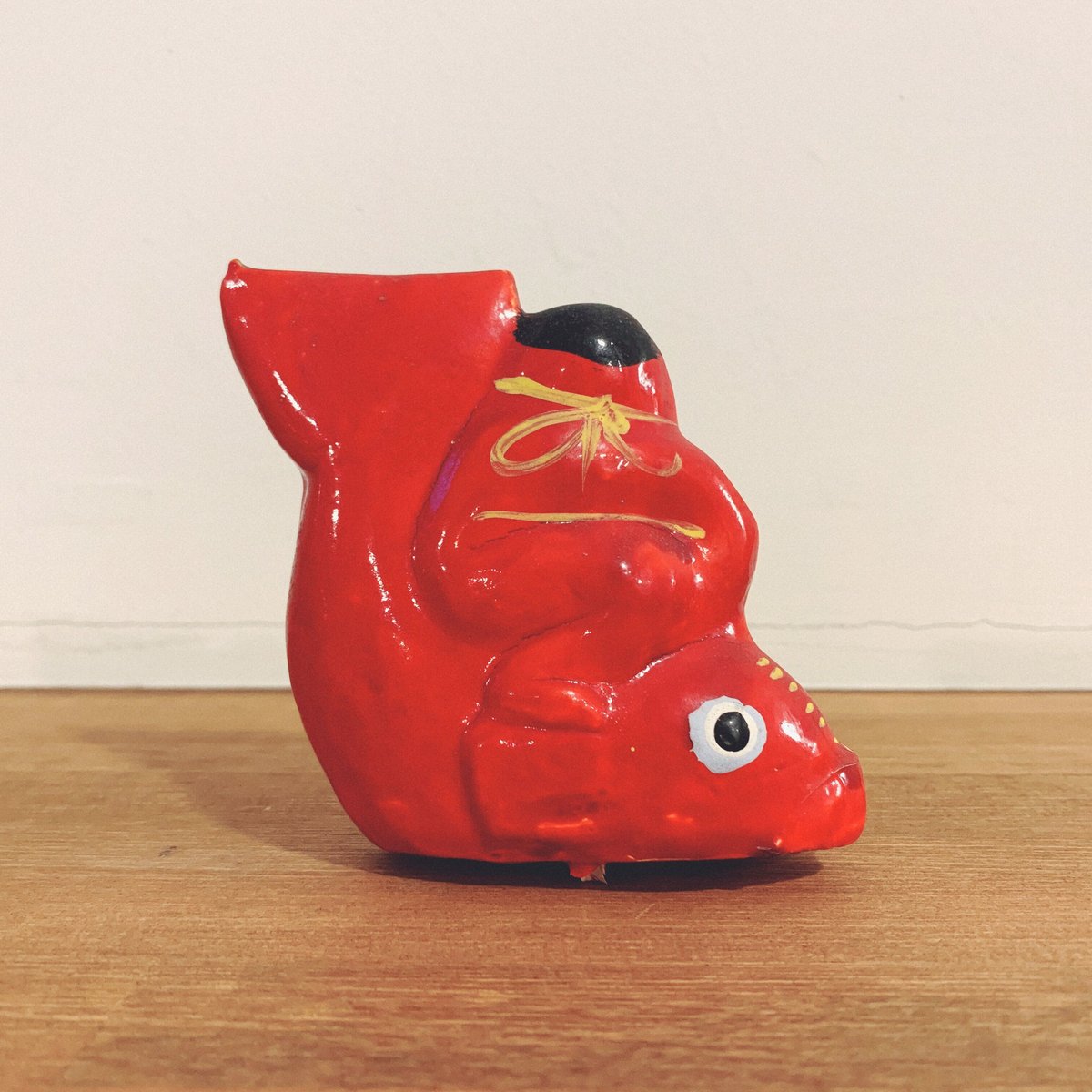 赤い陶器の郷土玩具 荷物付き 鴻巣の赤物『鯉金』 | 象々の郷土玩具