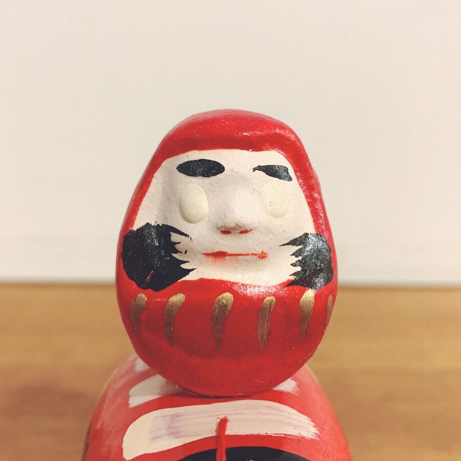 にしおゆき おるがん社 陶製人形 だるまだっこ 紅だるま 角 - 赤鬼 達磨 ≪ 愛でだるま ≫ RedHorn - ONI Daruma