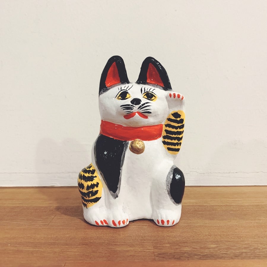 九ちゃん 縄文土偶形 招き猫 置物 V 9063 九ちゃん 縄文土偶形