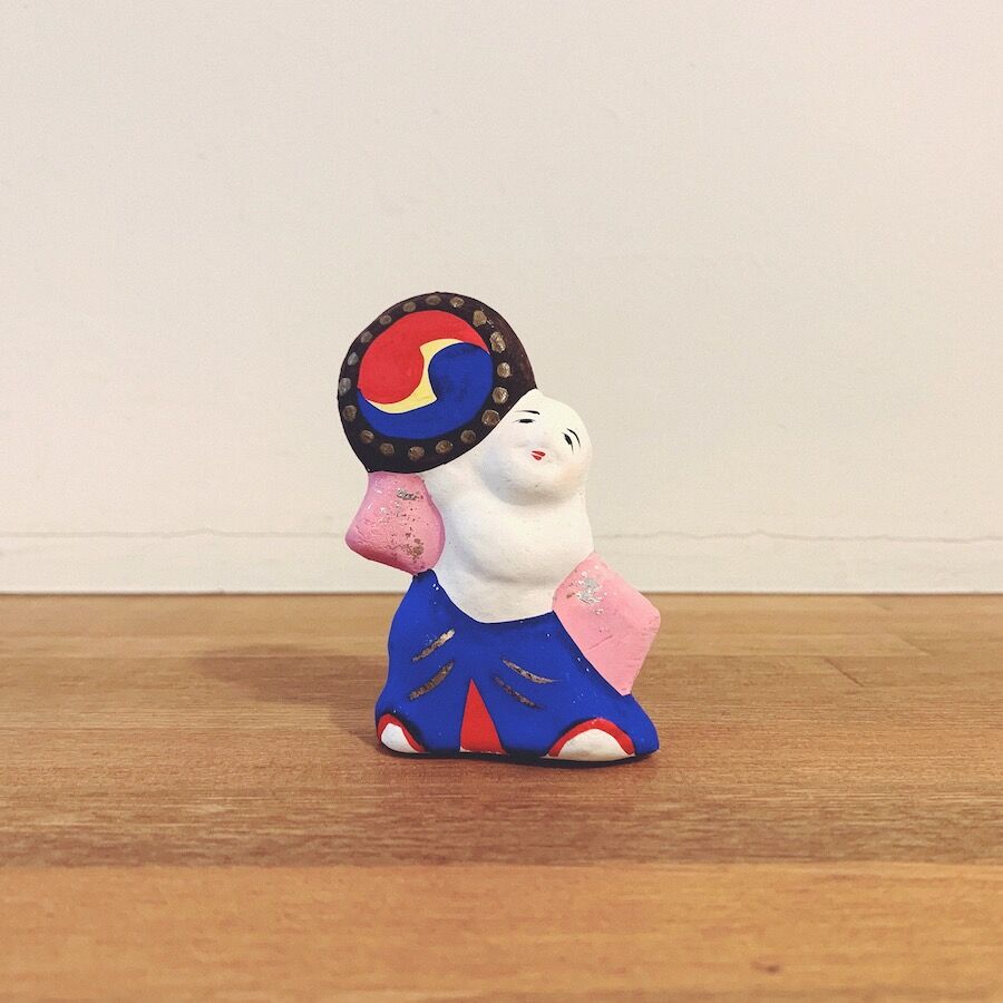 高山土人形の『太鼓担ぎ』 | 象々の郷土玩具