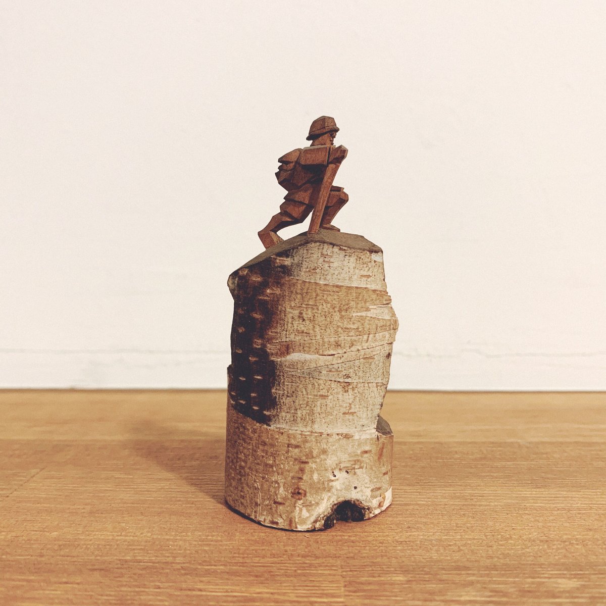 農民美術 登山者 二人 登山人形 古い木彫り 一刀彫 古作・農民美術『登山(2人)』 | 象々の郷土玩具