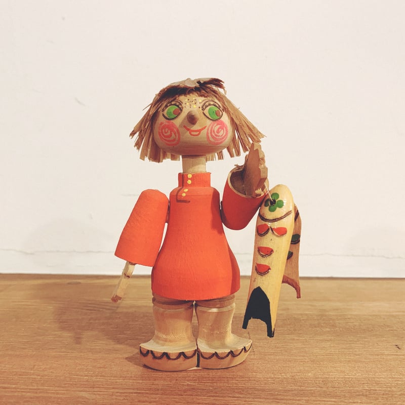 BERIOZKAの女の子の木製人形 | 象々の郷土玩具