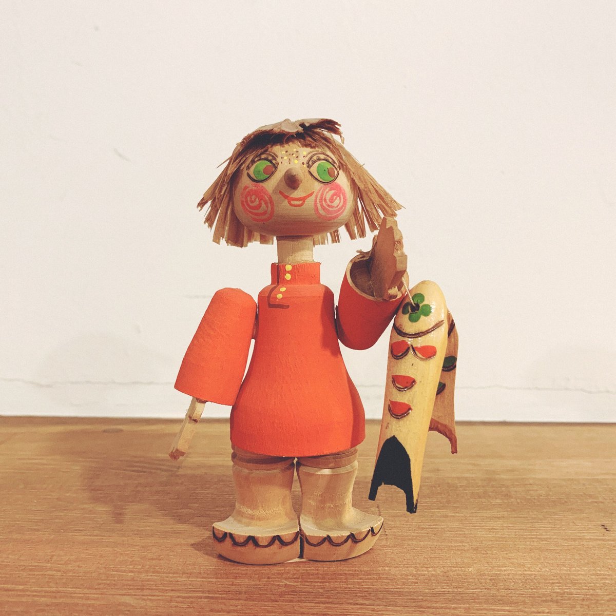 BERIOZKAの女の子の木製人形 | 象々の郷土玩具