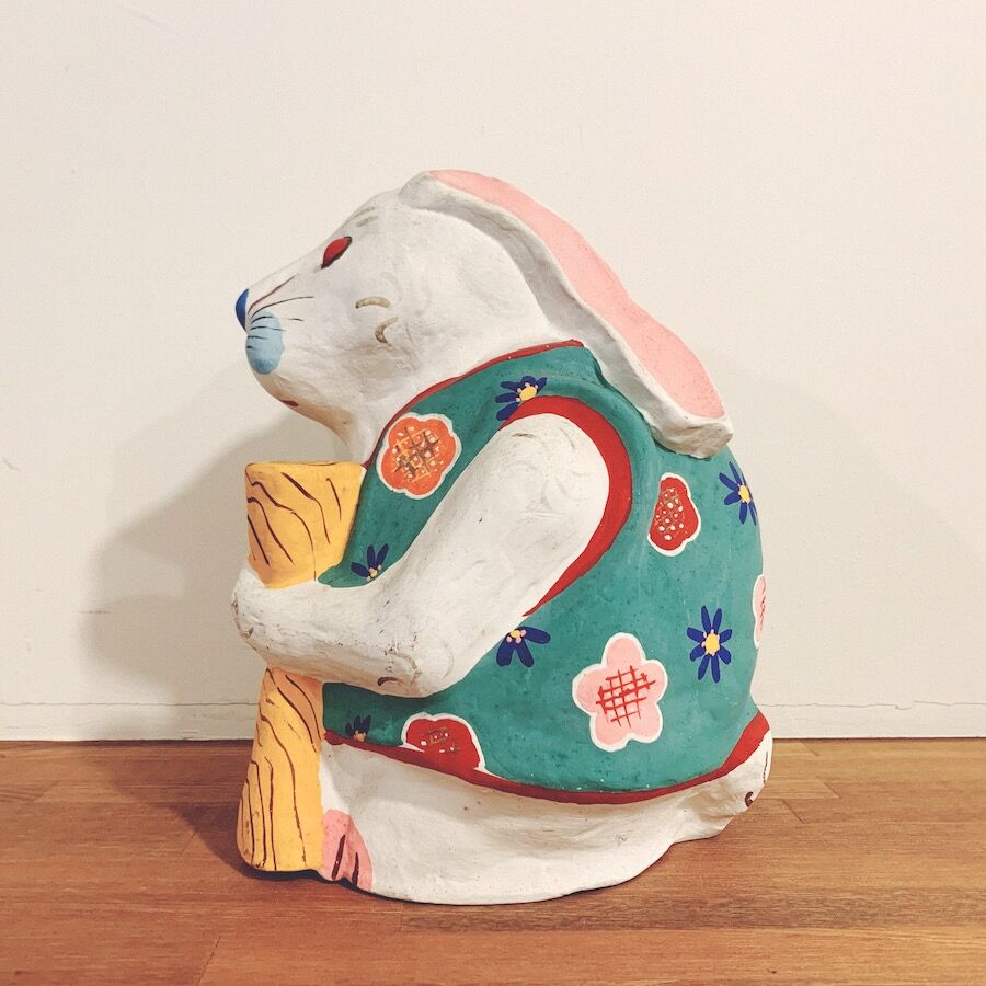 香泉人形『杵持ちうさぎ』 | 象々の郷土玩具