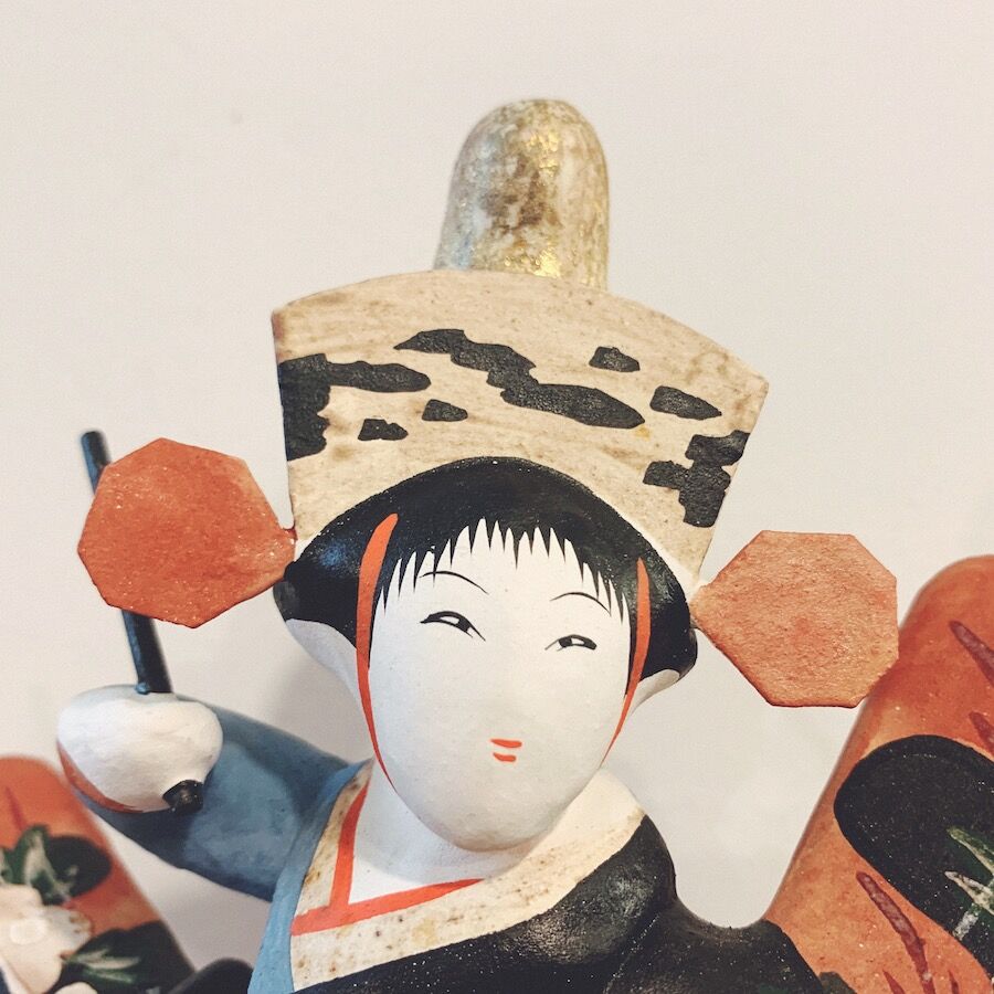 置物　唐子人形　伊万里　太鼓 土人形］津屋崎人形／いねむり童太鼓 - 旅猫雑貨店オンライン