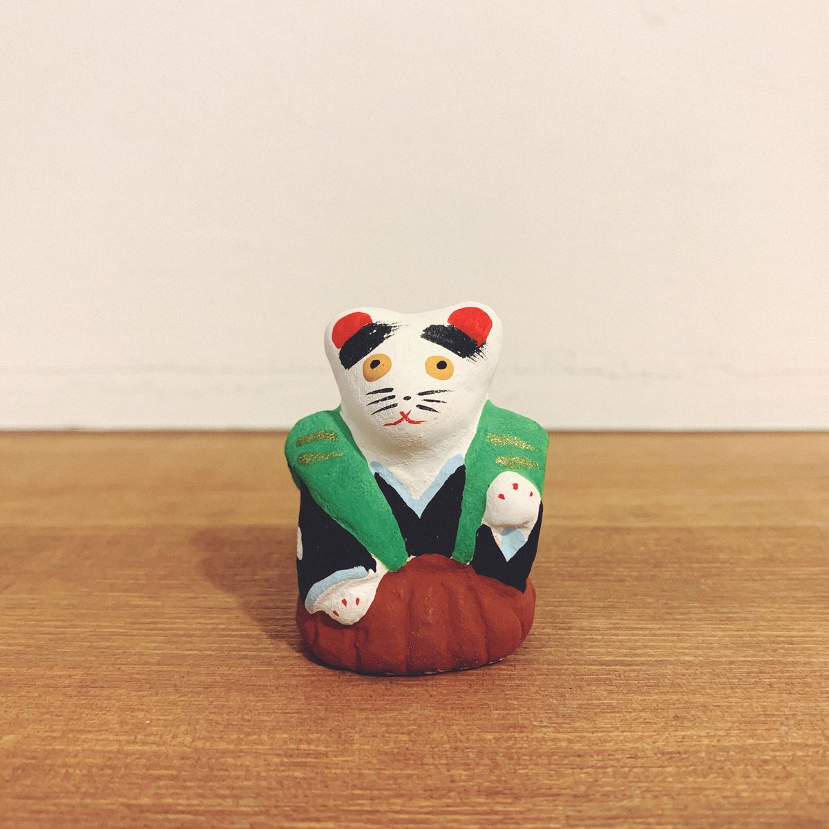 堺湊焼の『初辰猫・左手』(裃) | 象々の郷土玩具