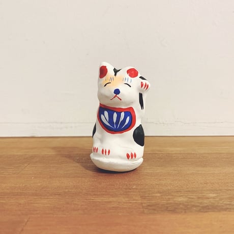 春日部張り子　招き猫 Amazon | 玩古庵 春日部張子 芸術品 開運 縁起 置物 3号招き猫